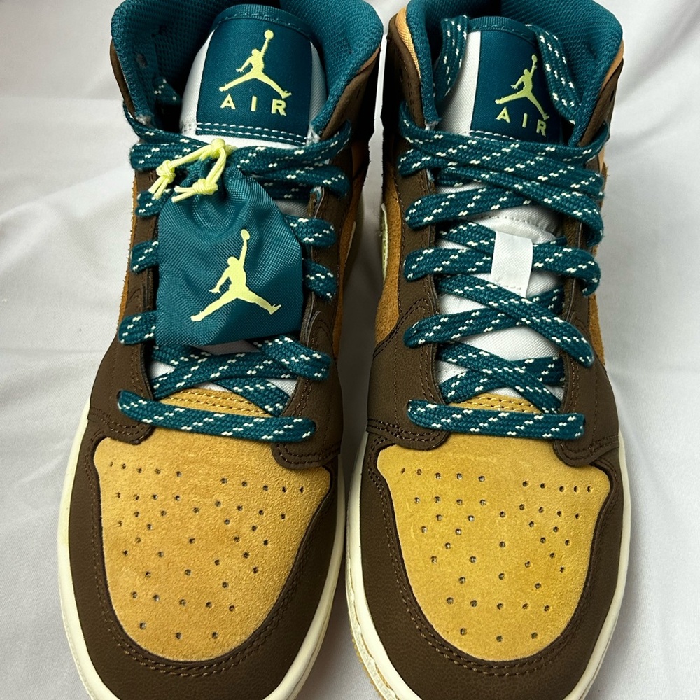 Jordan Youth Air 1 Mid SE GS ‘Cacao Wow’ – Size 5Y – New W/O Tags Original Pkg